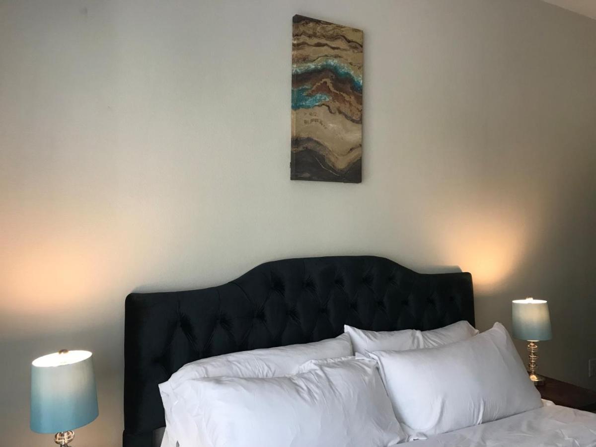 Spacious Furnished Resort Style Apartments Tomball Room photo