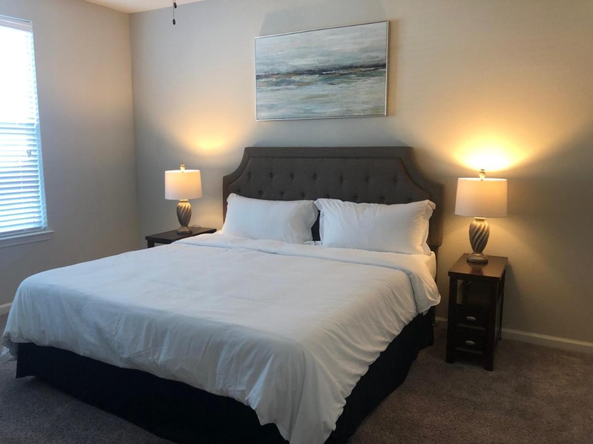 Spacious Furnished Resort Style Apartments Tomball Room photo