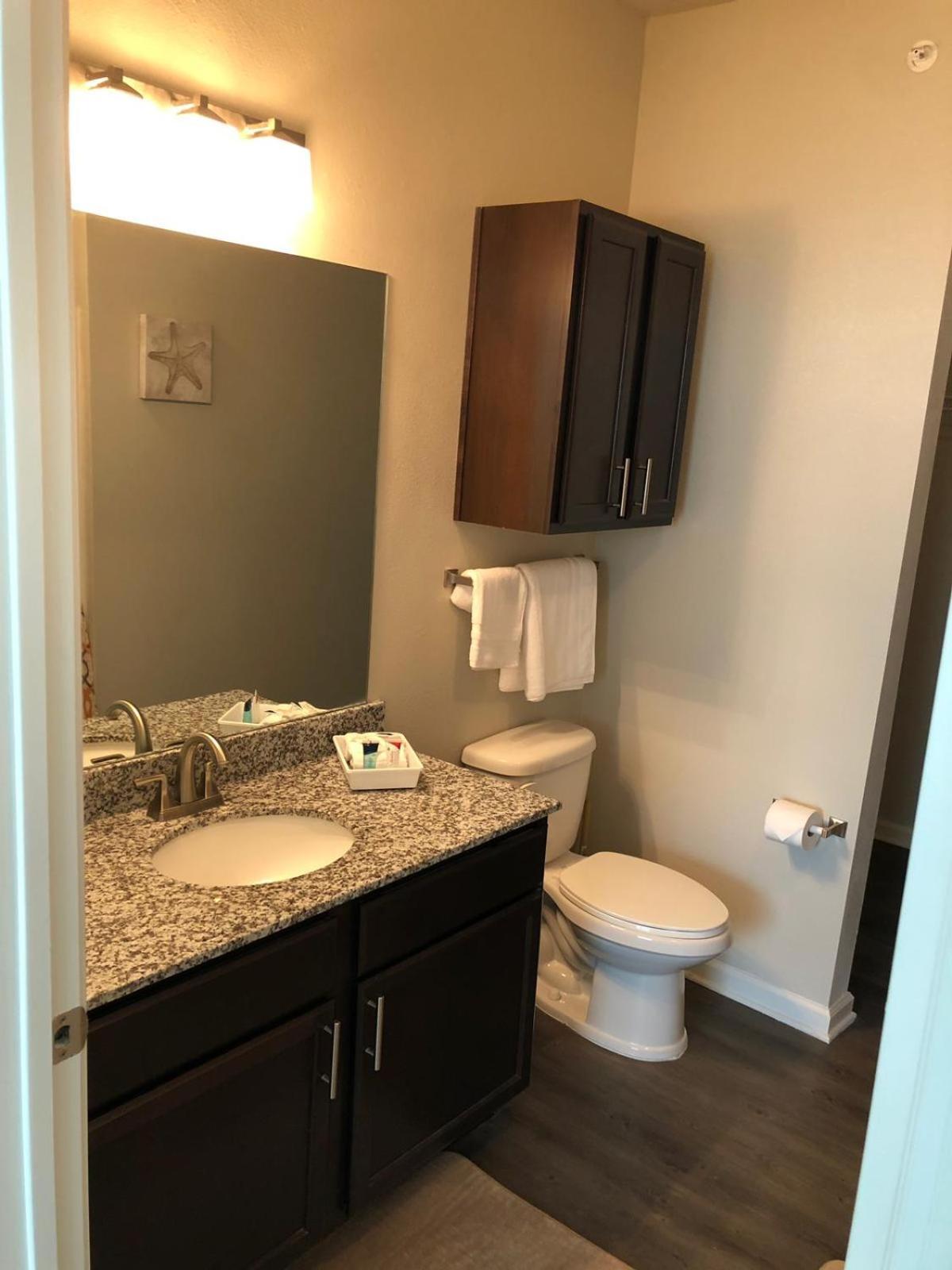 Spacious Furnished Resort Style Apartments Tomball Room photo