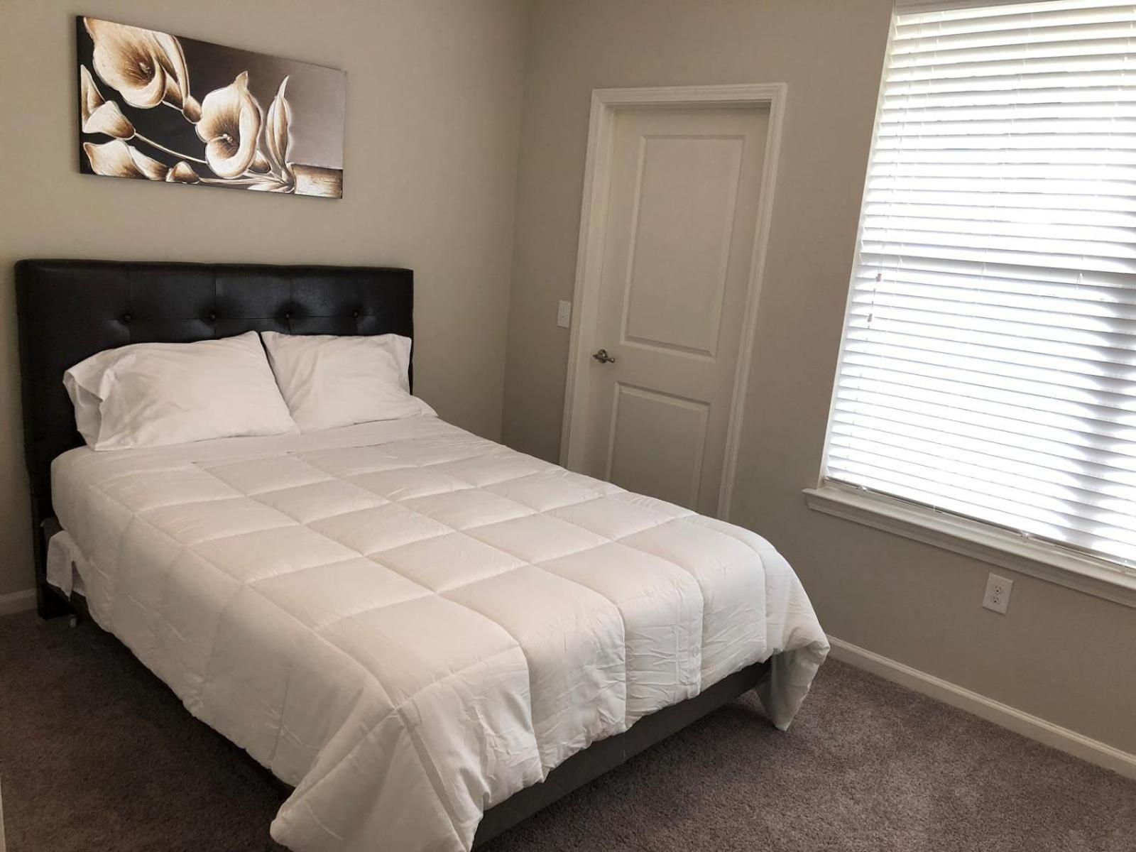 Spacious Furnished Resort Style Apartments Tomball Room photo